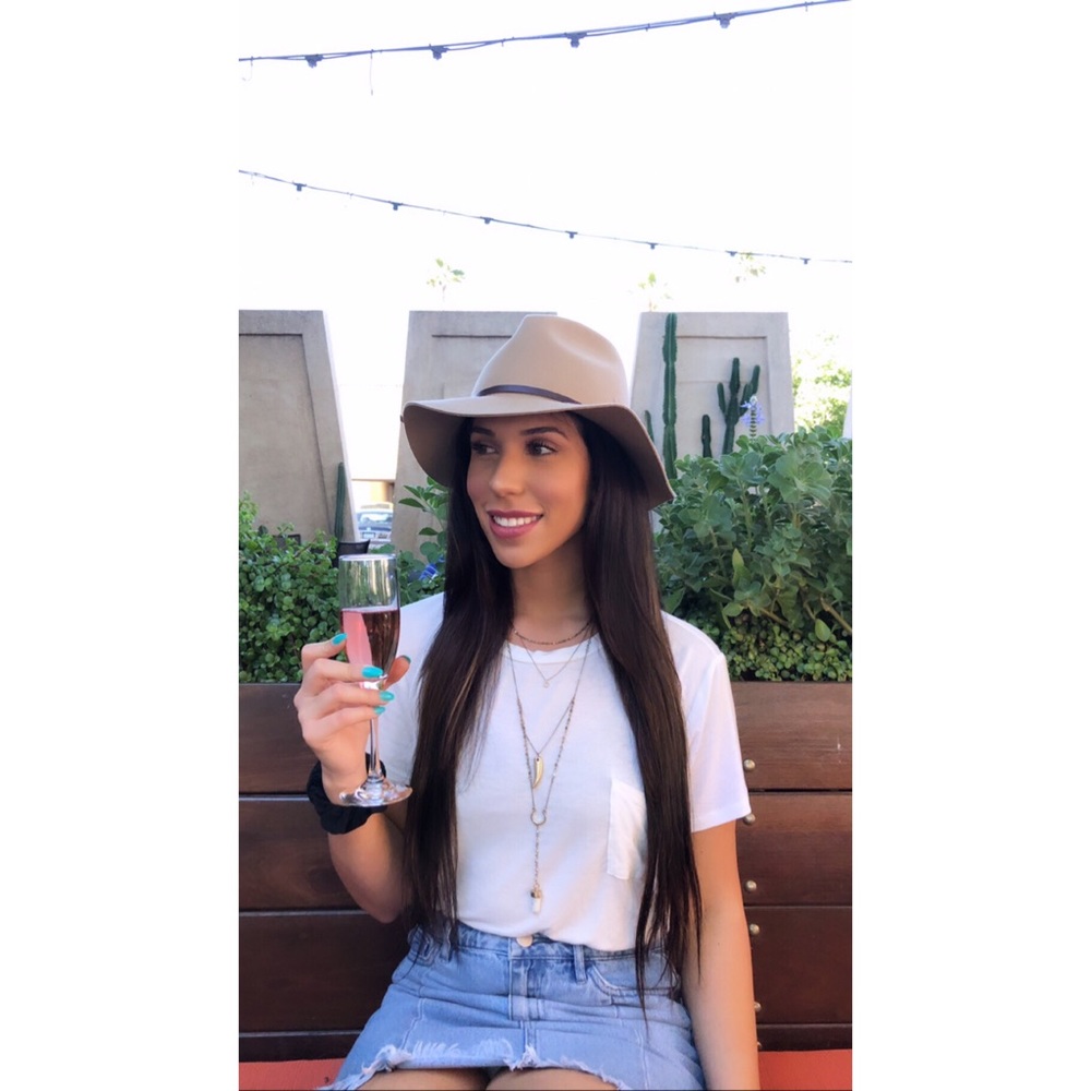 Meet your Posher, Danielle